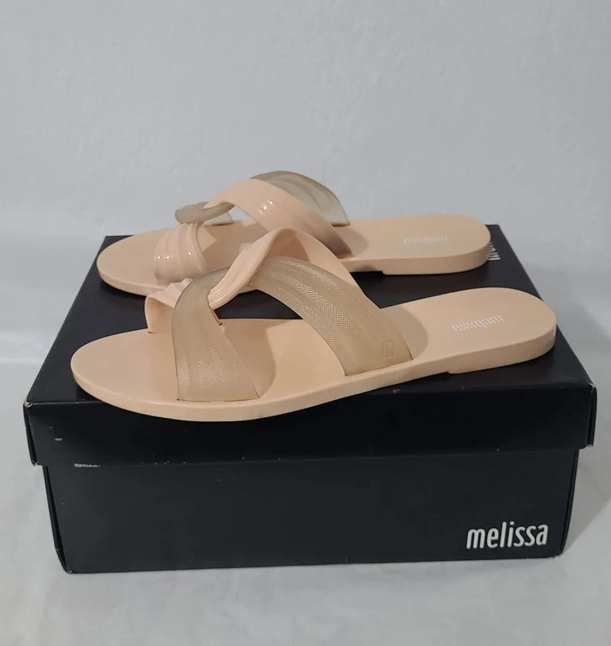 Sandália da Melissa Bege N° 37/38, bonita, original, bem confortável, macia de andar.  - Foto 2