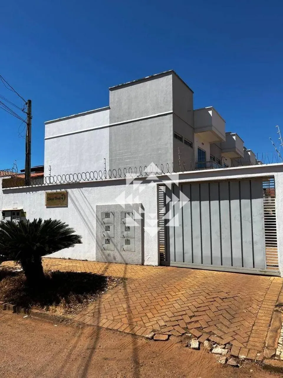 Sobrado Impecável com Suíte, Varanda e Garagem Privativa Conforto e Estilo Esperando por