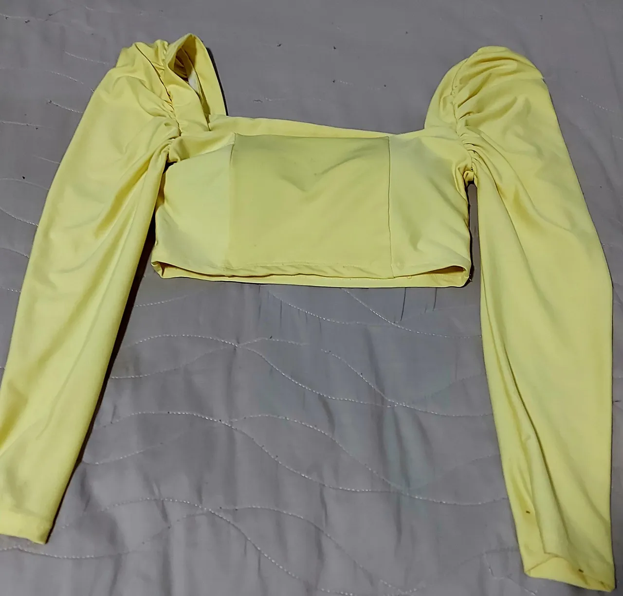 Blusa de manga comprida amarela