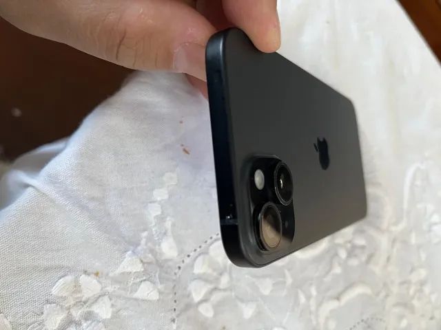 Vendo iPhone 15 Plus, cor preta, com 128 GB, em excelente estado de conservação.