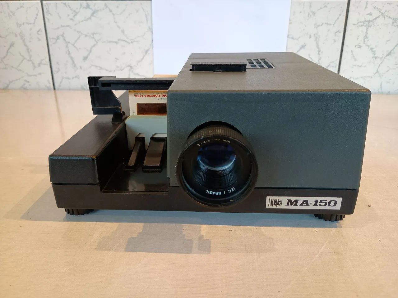 Projetor de slides IEC  MA-150 FUNCIONANDO COM FILME DO ALADIM 