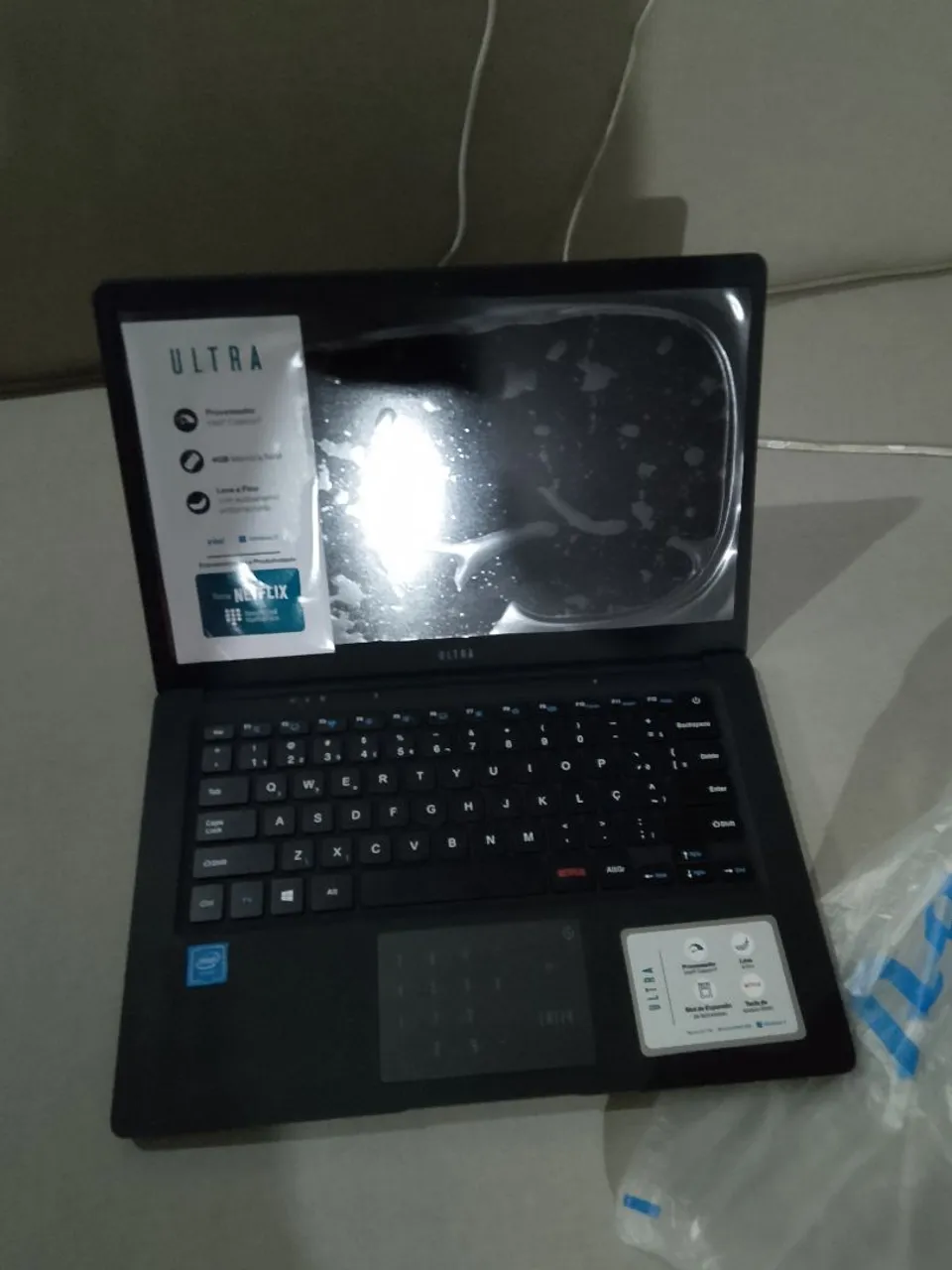 Notebook ultra novo na caixa