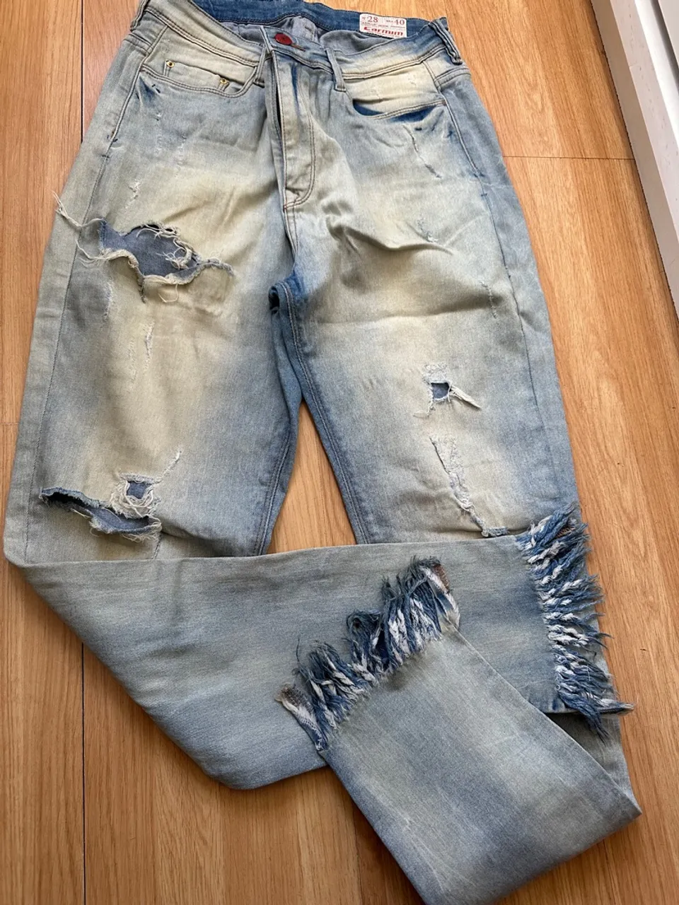 Calça Jeans Destroyed carmim