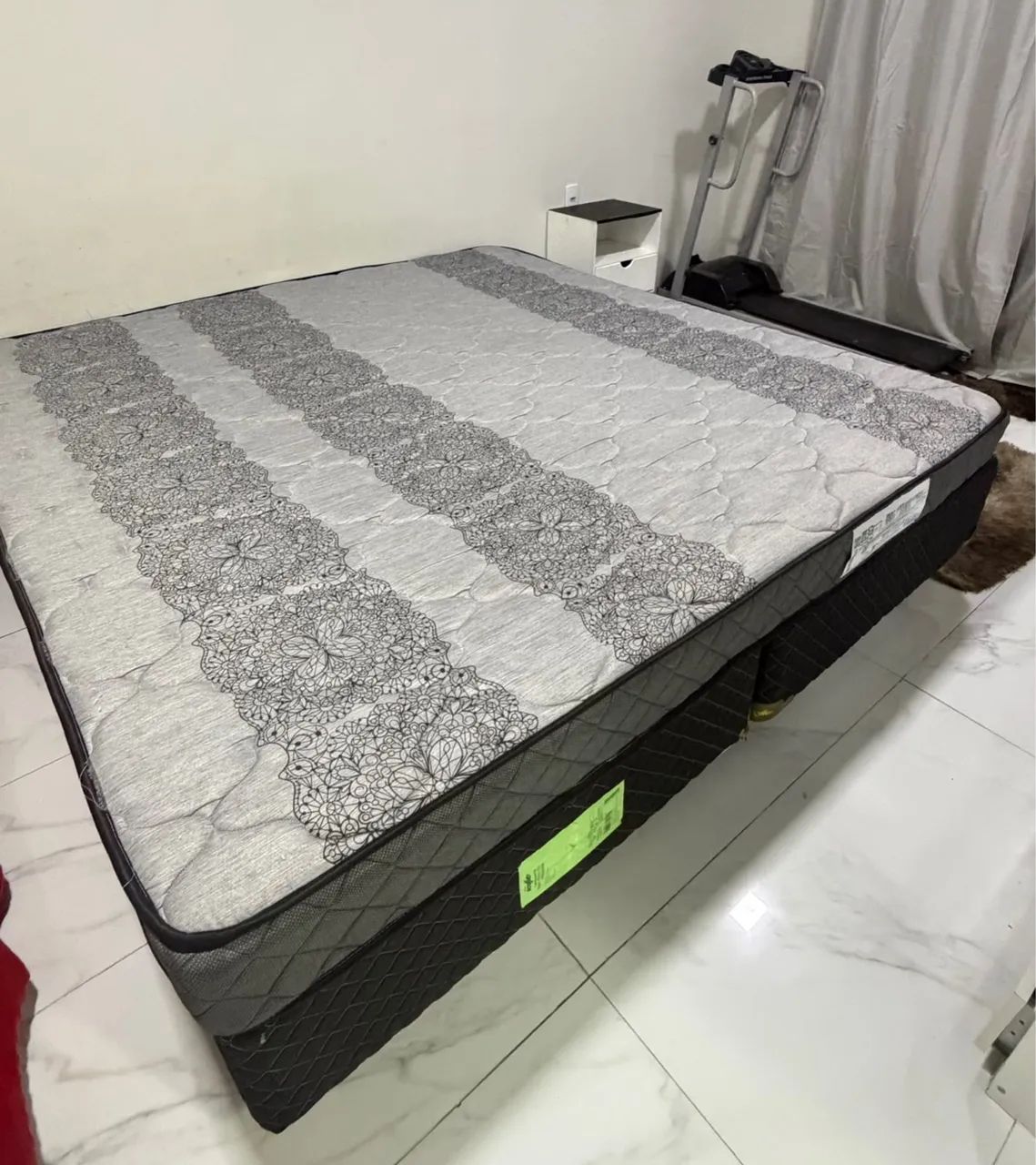 Cama Box king size semi nova , recém comprada, com colchão - Foto 3