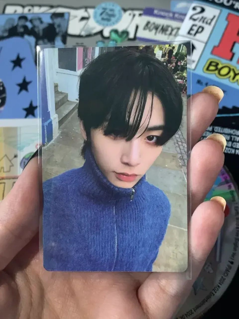 Albuns BOYNEXTDOOR ?HOW? STICKER Ver. Taesan e Leehan (completos) - Foto 4