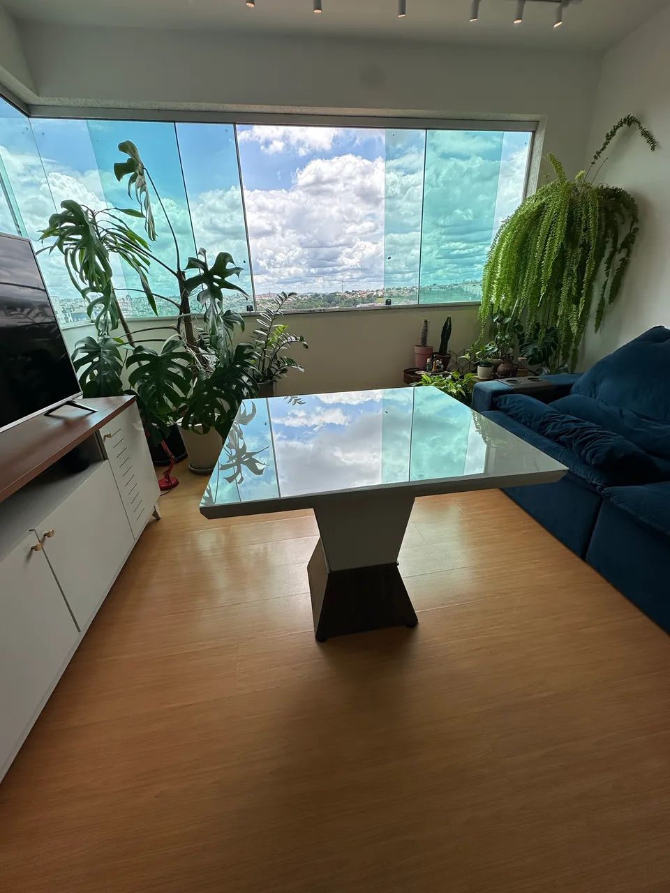 Mesa Moderna com Tampo em Vidro - Design Sofisticado - Foto 3