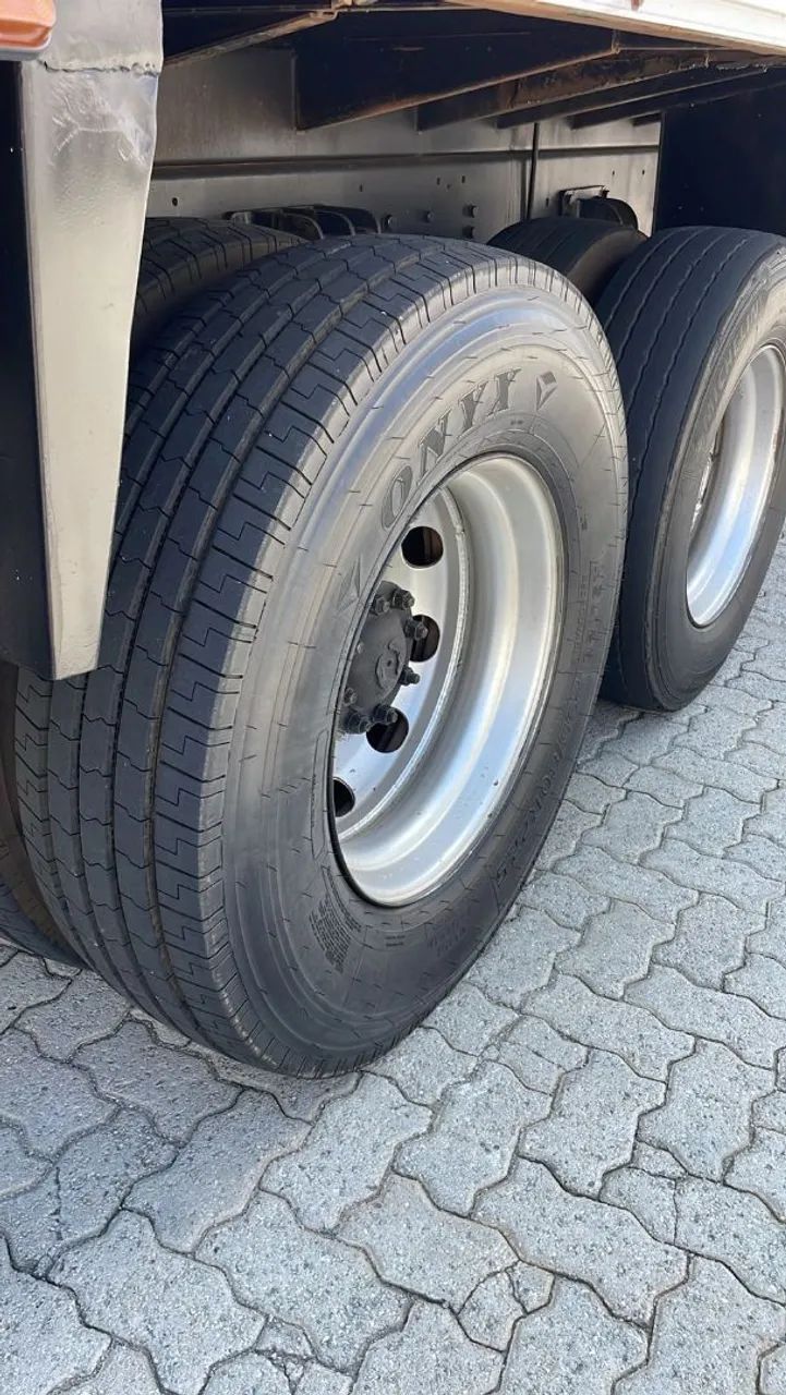 Caminhão Truck Baú 24-250 2011/11 - Foto 2