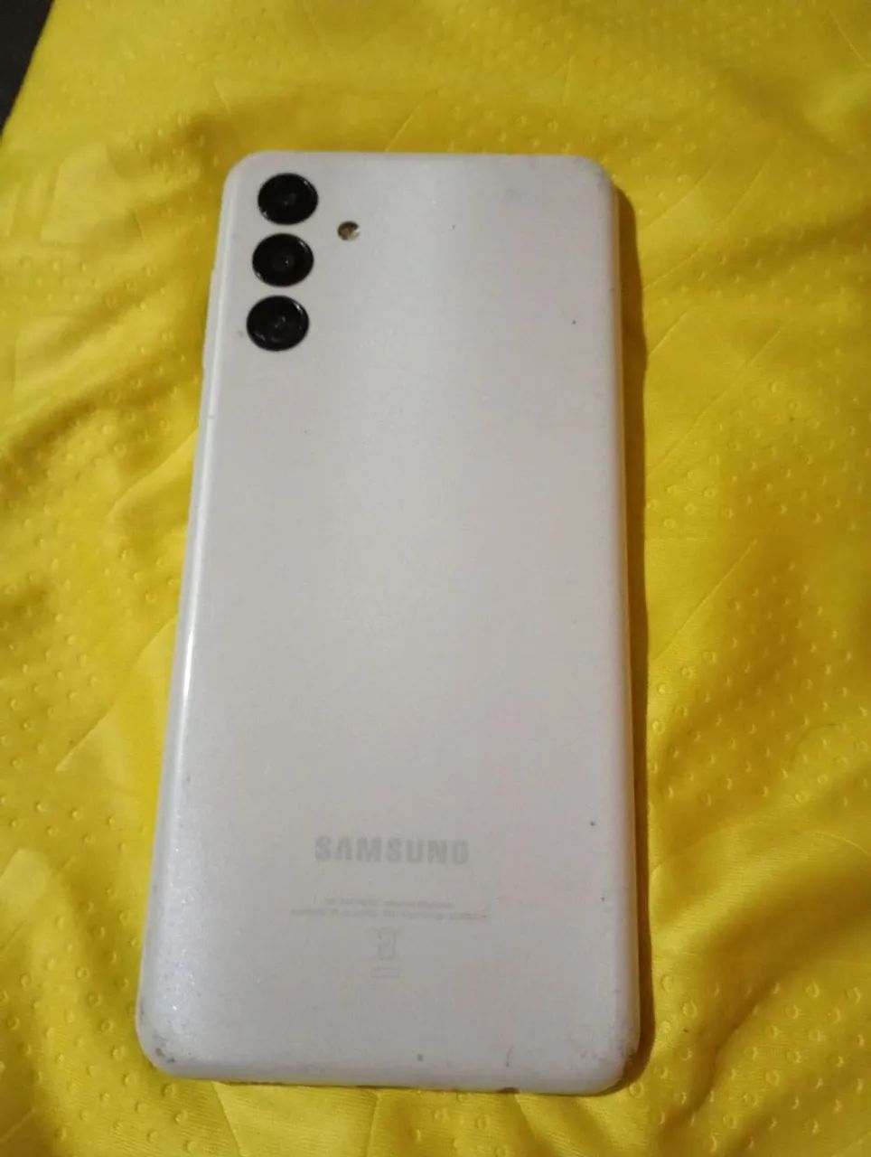 Samsung Galaxy A04s branco com capinha tela quebrada  - Foto 3