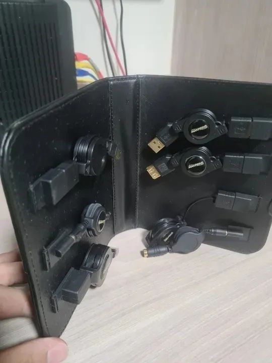 Estojo com Cabos Retráteis e Adaptadores USB e HDMI - Foto 2