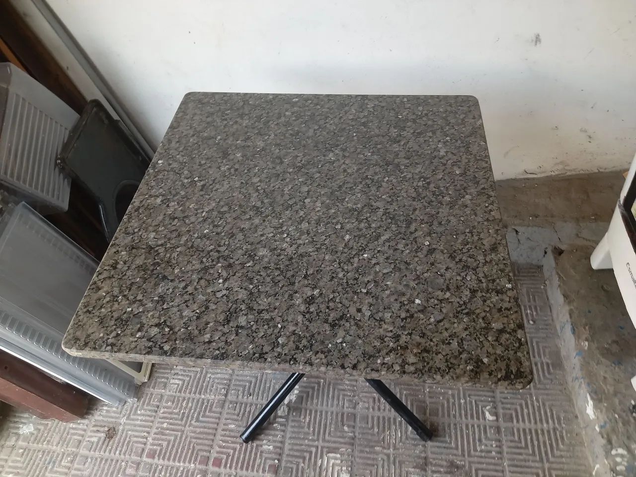 VENDO UMA MESA DE MARMORE QUADRADA SO A MESA SO - Foto 4