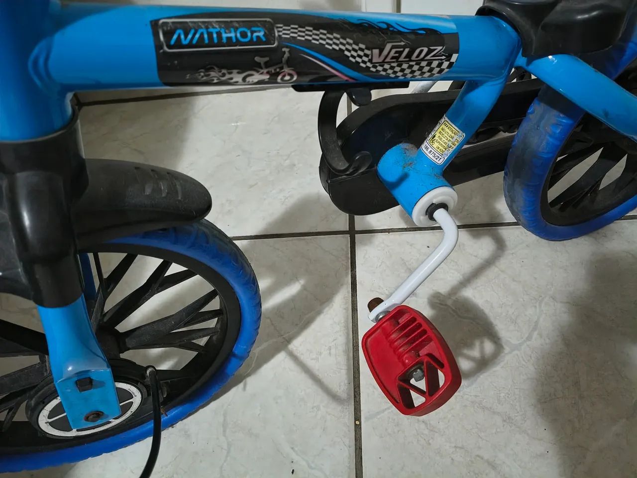 Bicicleta infantil azul - Foto 3