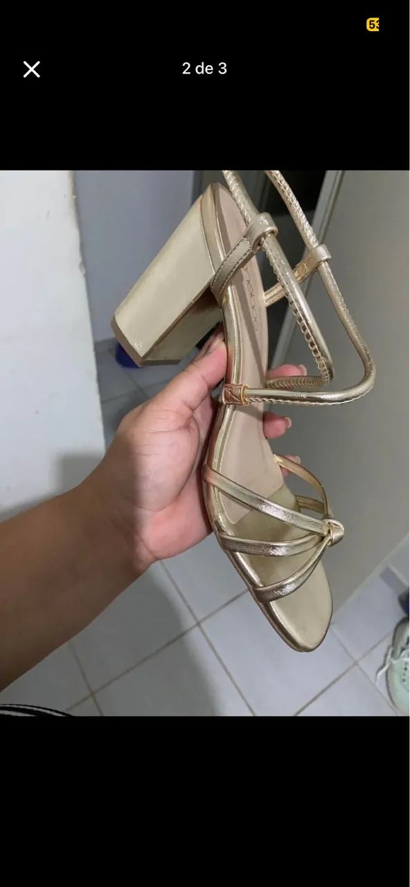Salto alto dourado