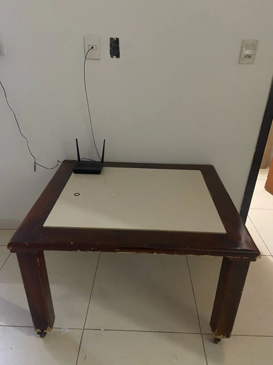 Mesa de Madeira com Tampo de Mármore - Foto 2