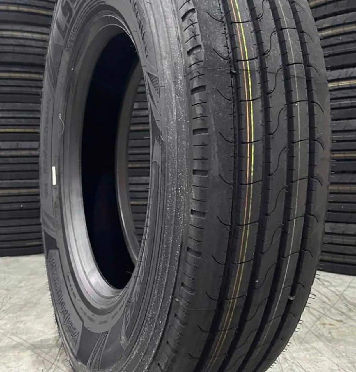 Vende-se pneus de caminhão  - Foto 2