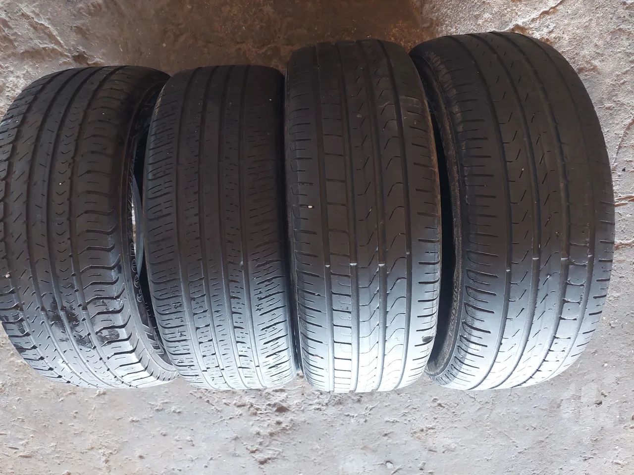 Vendo pneus aro 16 muito bons.