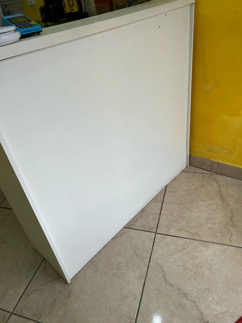 Mesas e cadeiras pra comércio, e balcão caixa - Foto 5