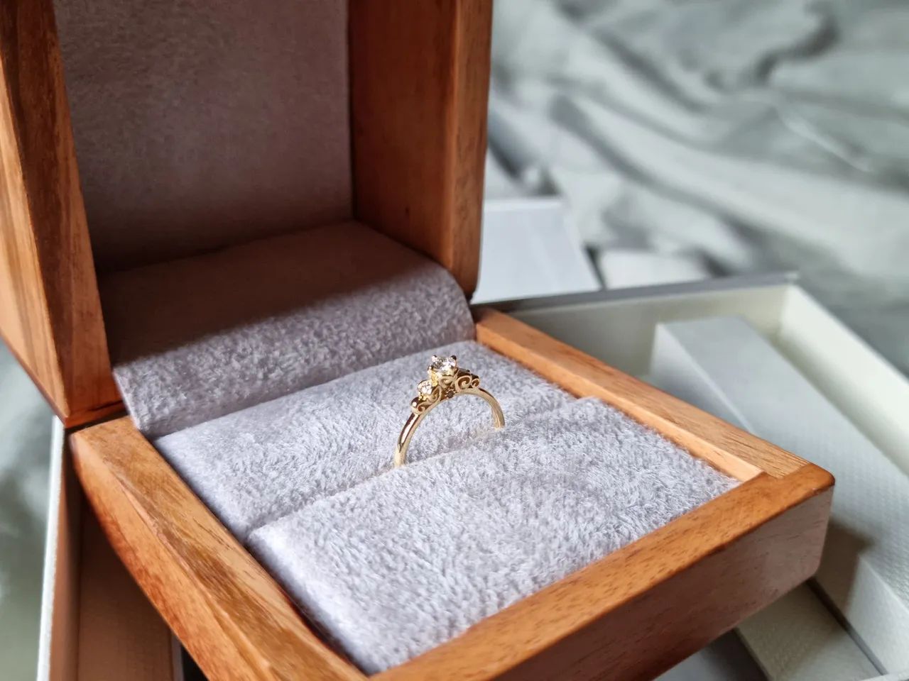 Anel Noivado Liebe Poesie Ouro 18k Diamantes 