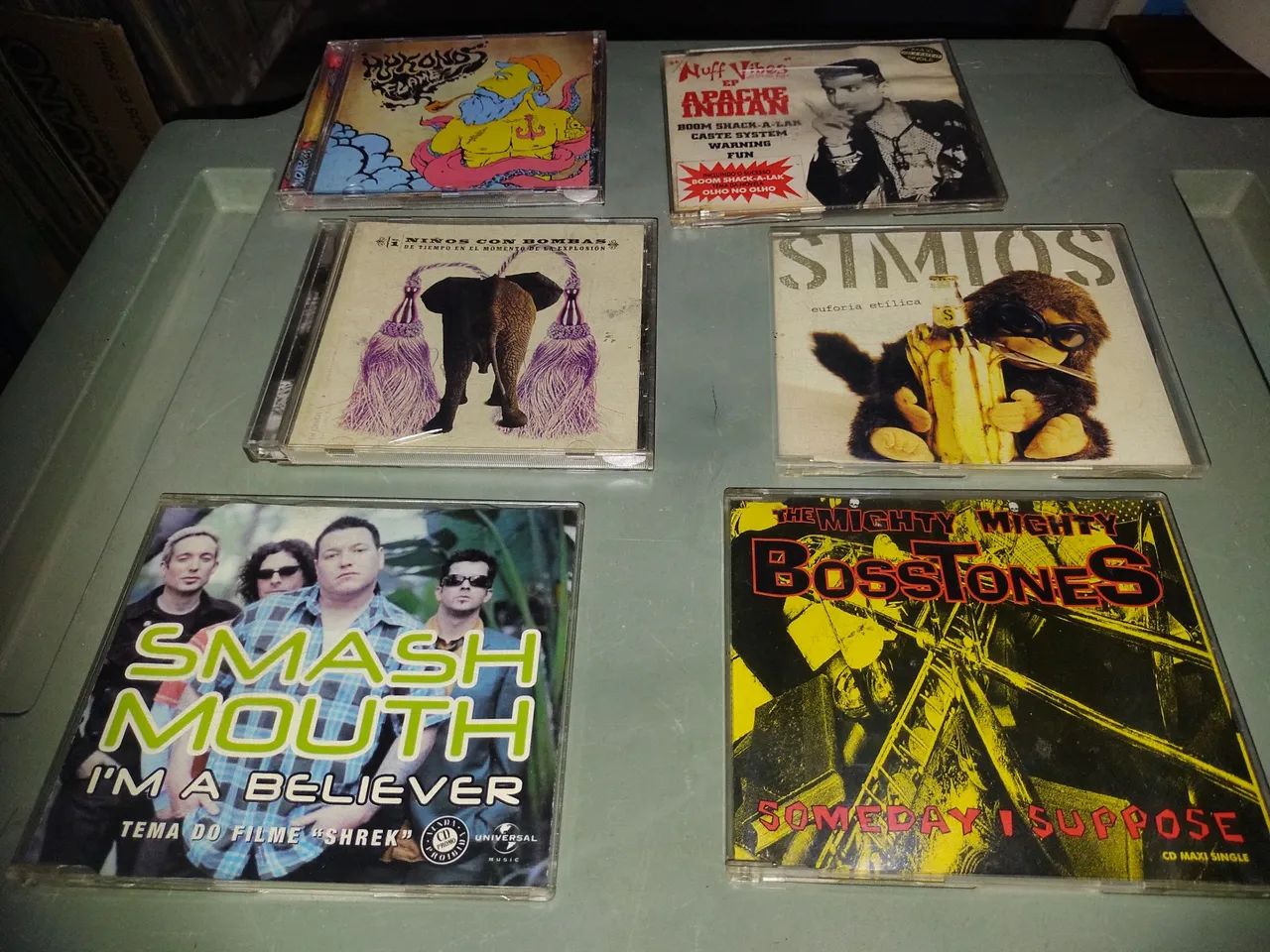 CDs títulos diversos, vários gêneros, bom estado.