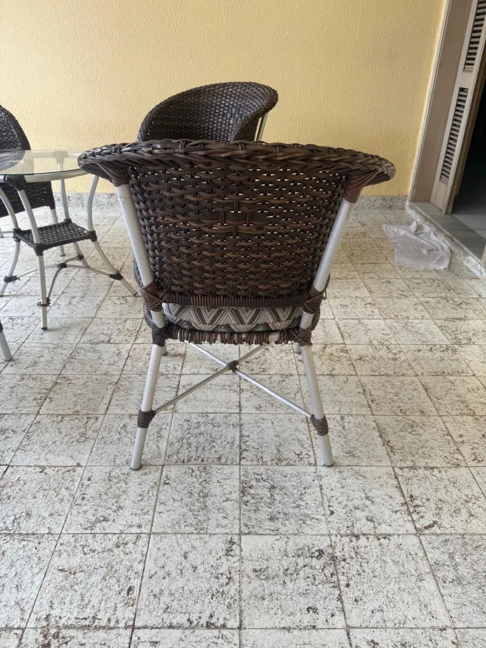 Conjunto de Mesa e Cadeiras - Foto 3