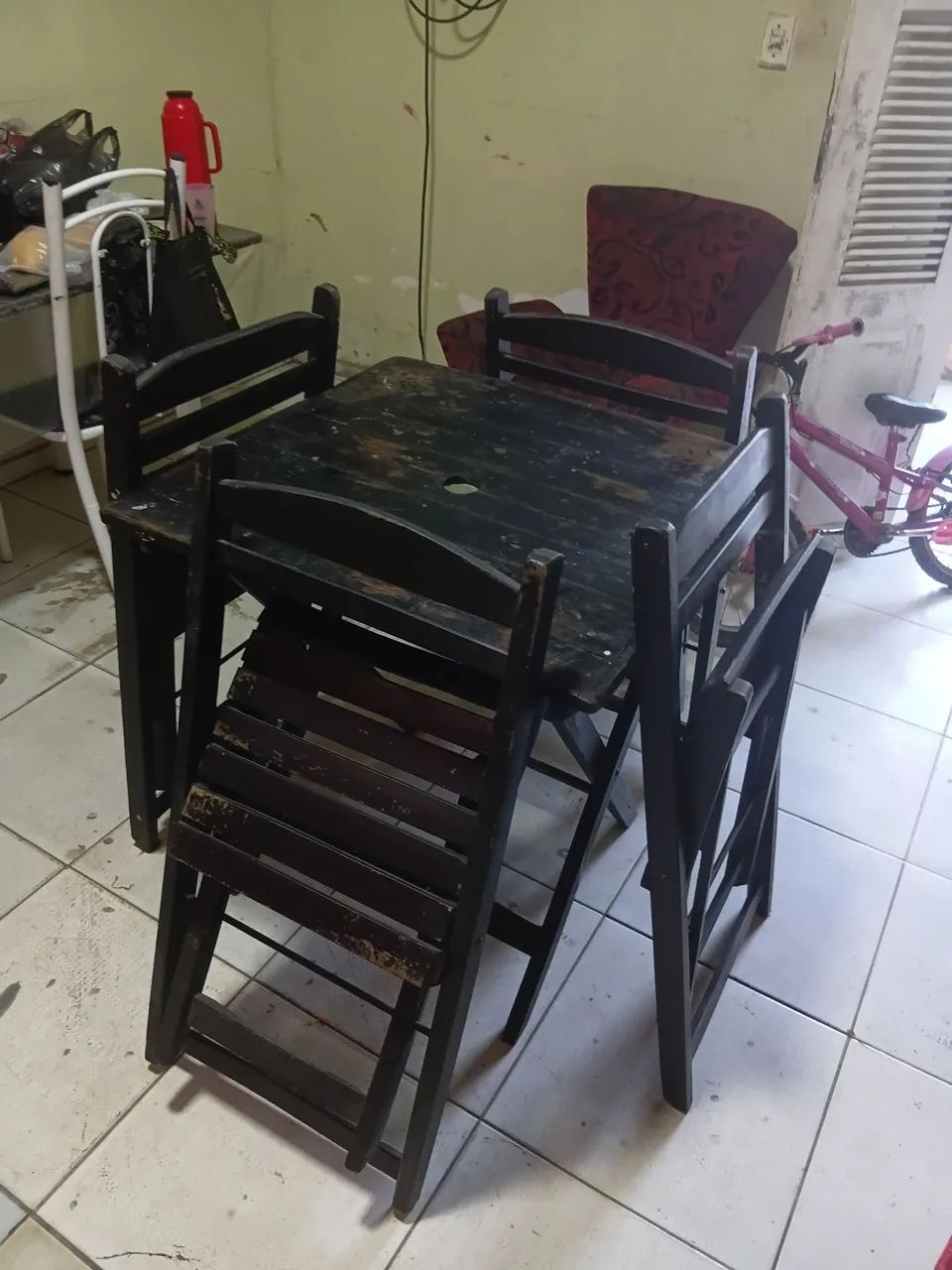Vendo 2 mesas com 4 cadeiras  - Foto 3