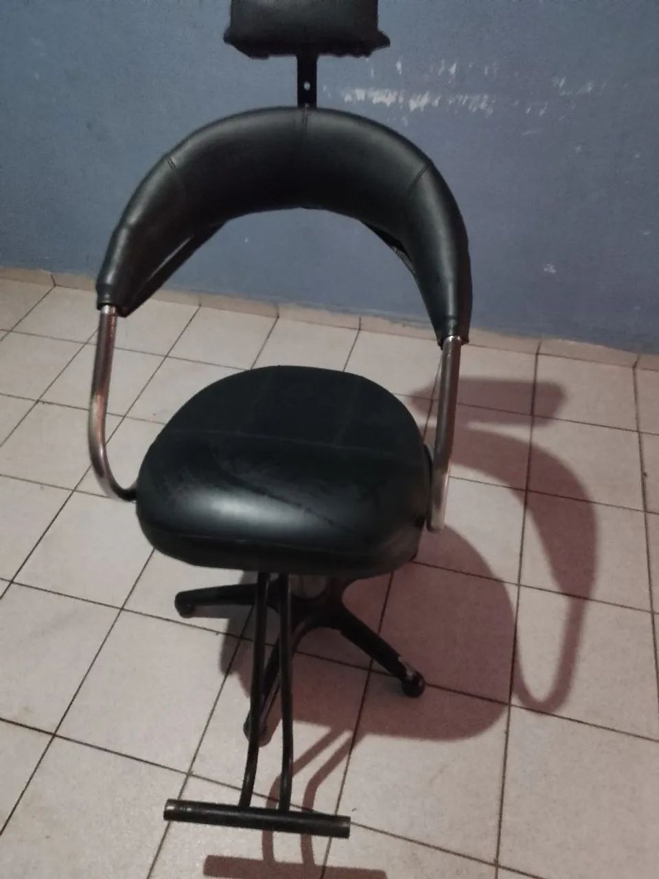 Vendo cadeira de barbearia barato  - Foto 4