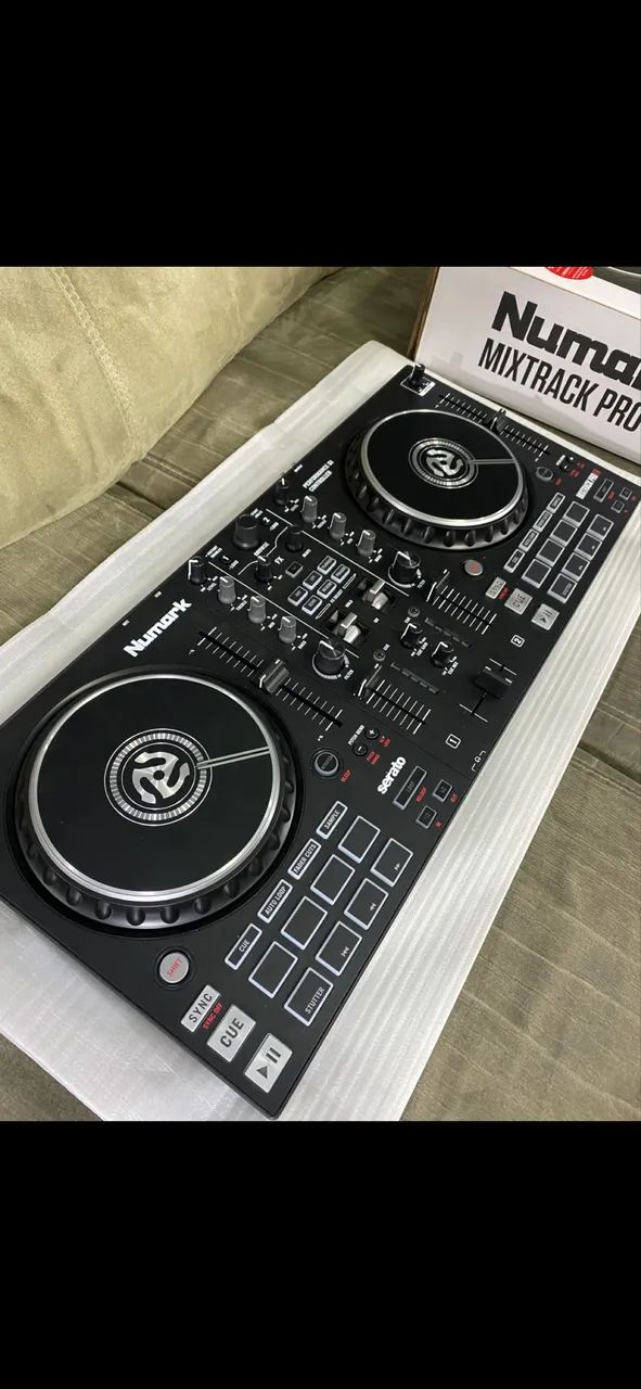 Mesa Controladora DJ Numark Mixtrack Pro FX