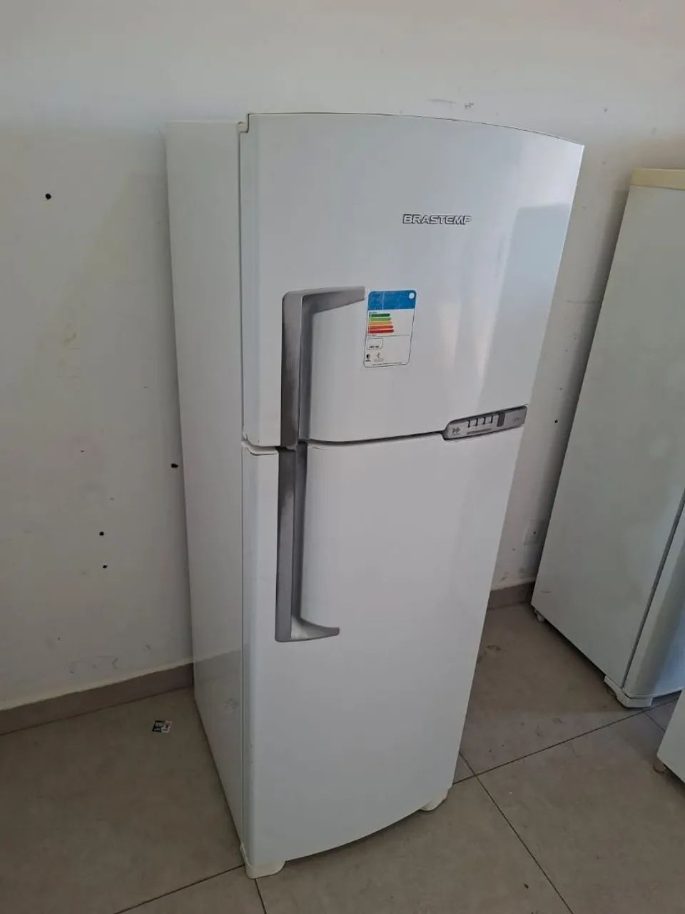 Vendo geladeira 220v - Foto 2