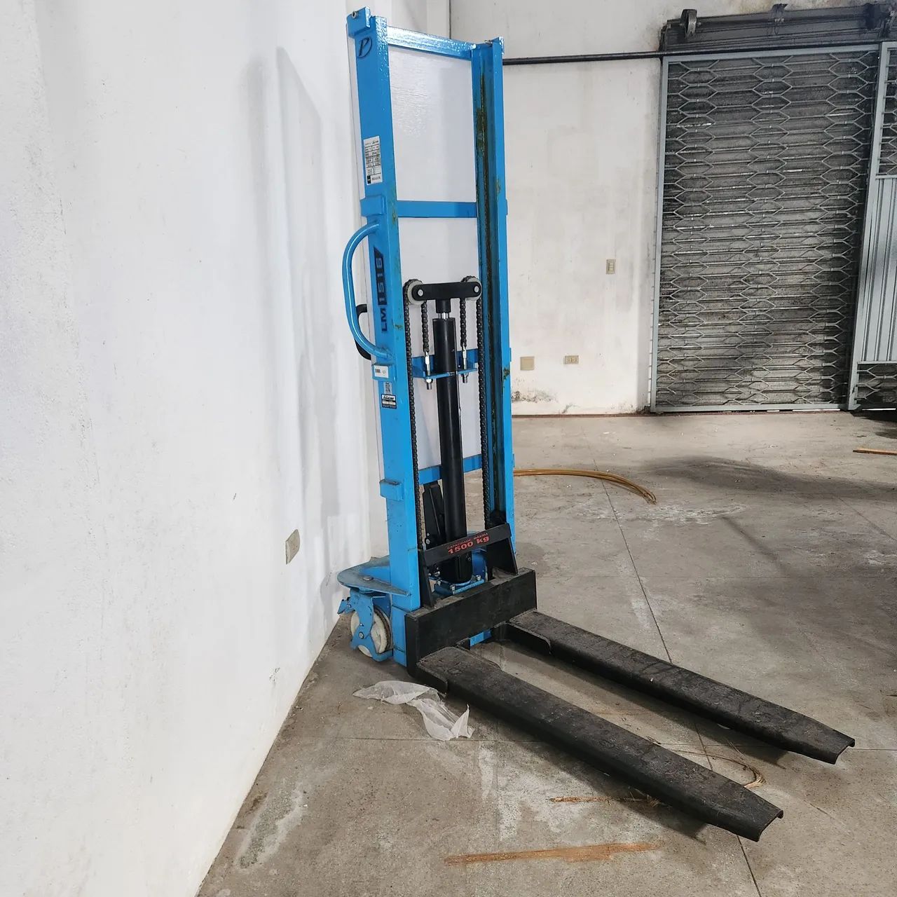Paleteira manual paletrans 1500 kg. - Foto 2