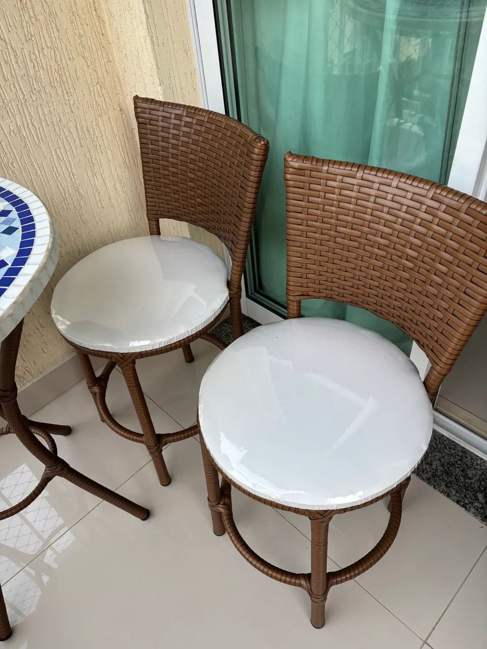 Mesa e cadeiras para varanda de apartamento. - Foto 2