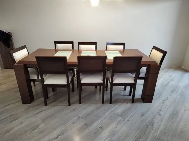 Mesa de Jantar 8 lugares - Mdeira maciça