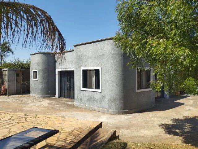 Casa em lote comercial