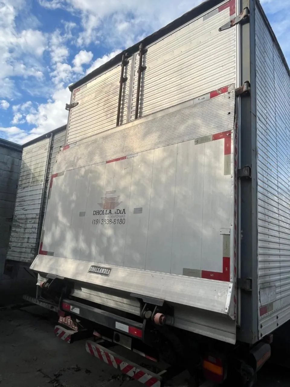FORD CARGO 1317e Bau c/ Plataforma  - Foto 4