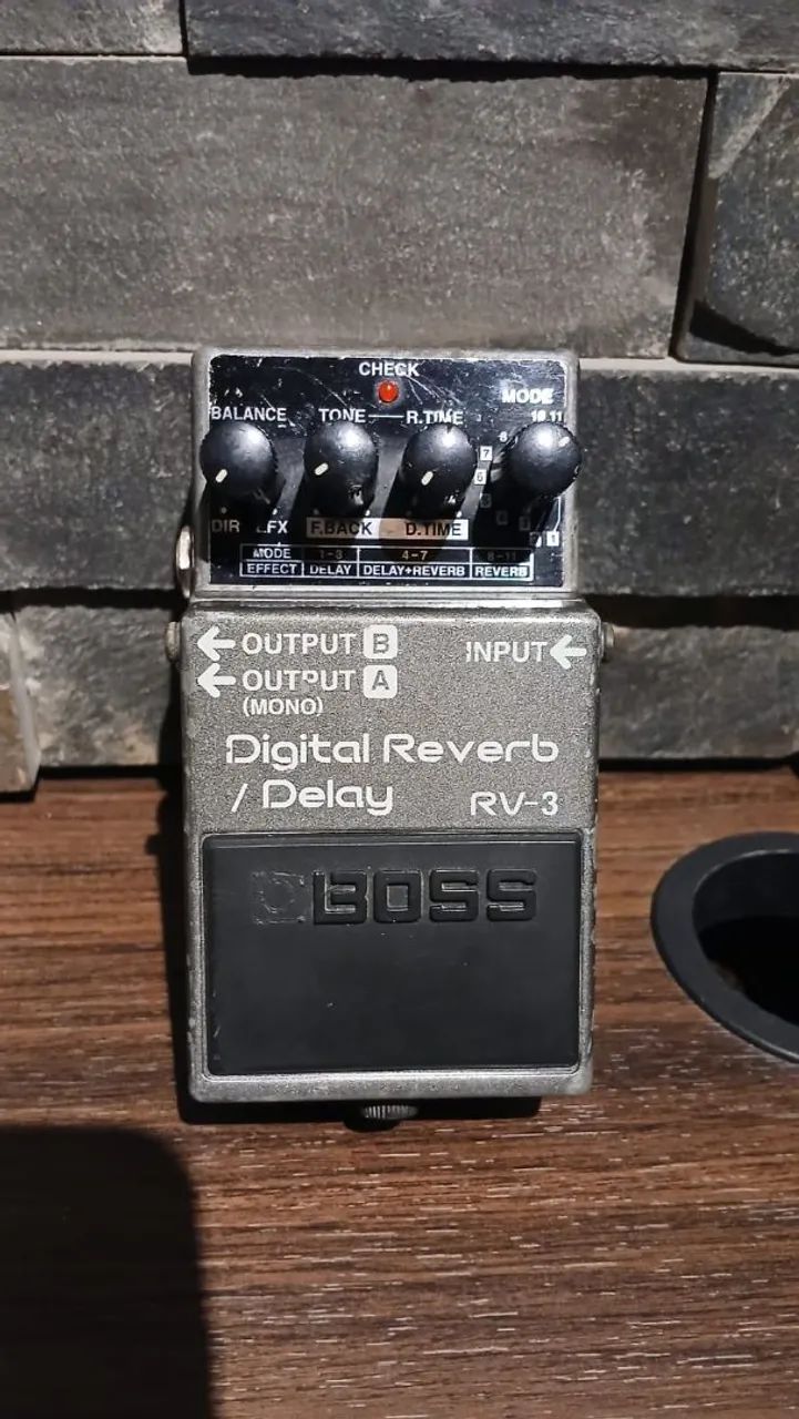 RV3 Boss Reverb e delay 