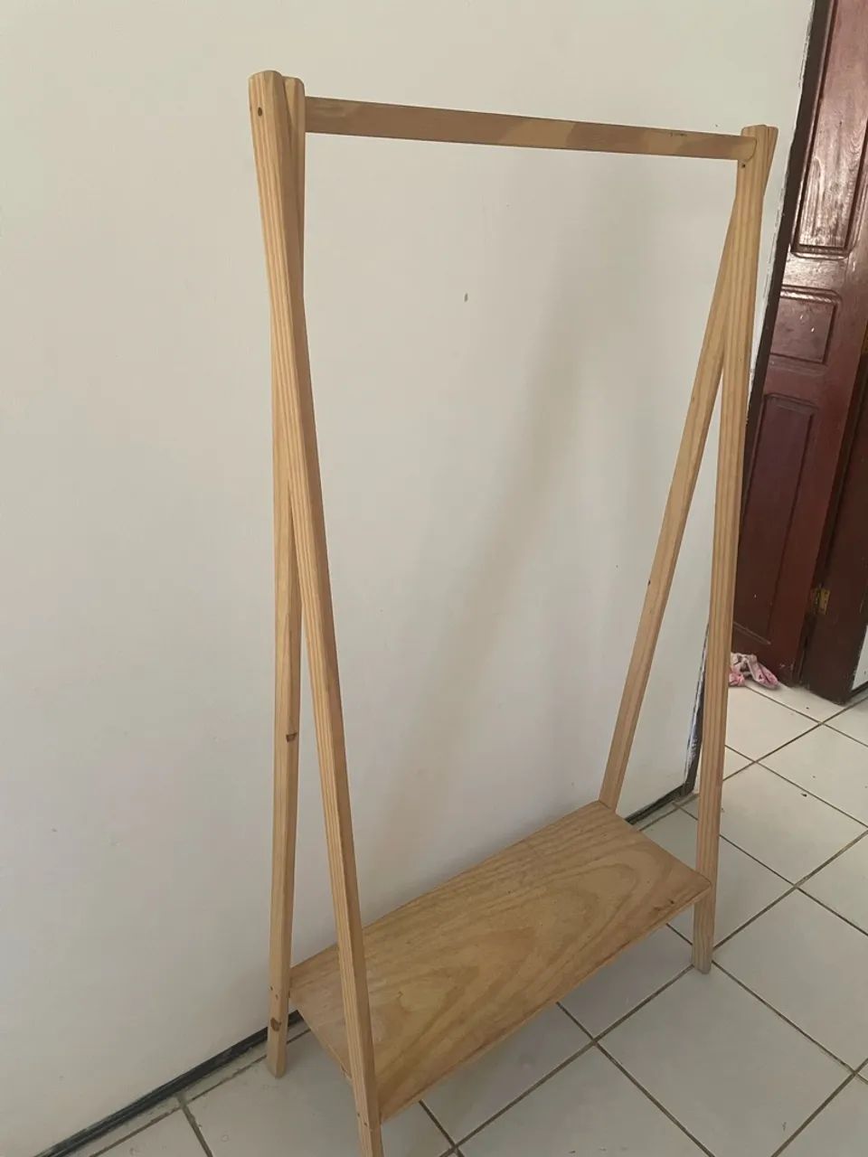 Kit arara de roupa e estante de pinus usada  - Foto 2