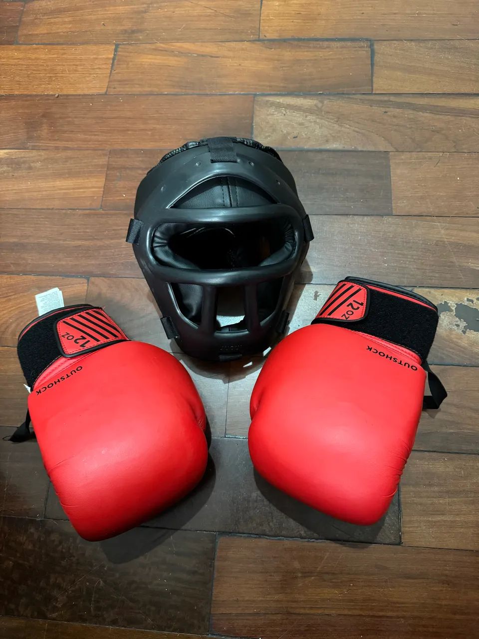 vendo kit de capacete e luva de box 12 oz