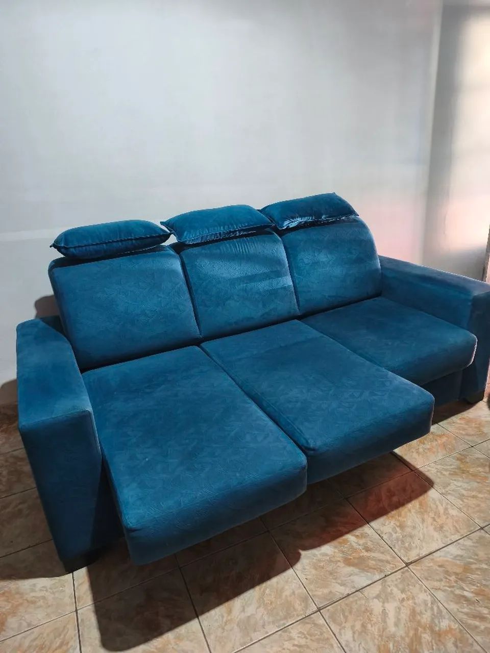SOFÁ RETRÁTIL TRÊS LUGARES AZUL - Foto 4