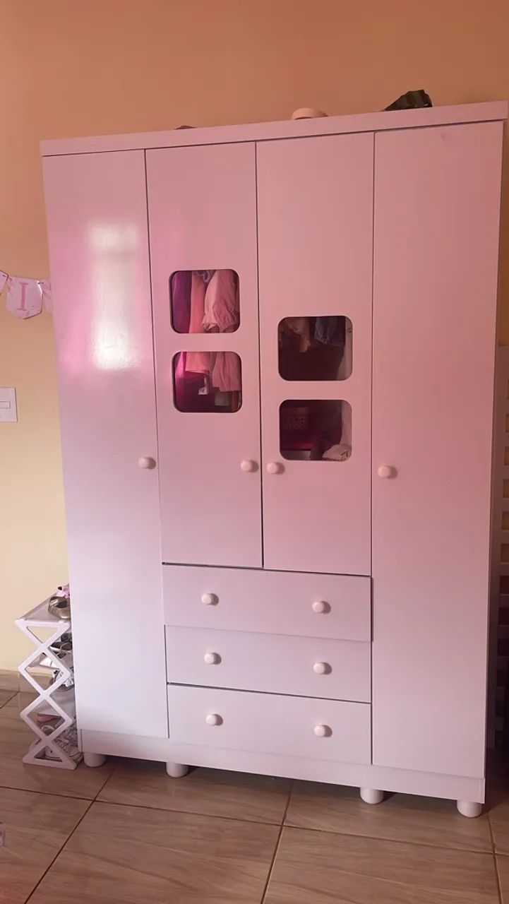 Quarto de bebê cômoda e guarda roupa  - Foto 3