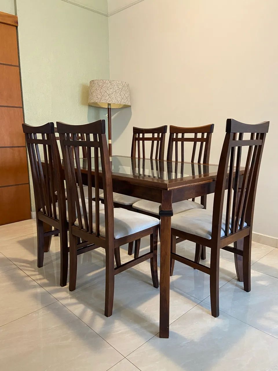 Mesa de madeira com 6 lugares - Foto 4