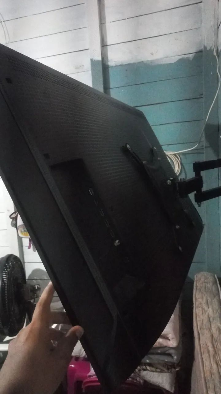 Tv TCL 50 polegadas quebrada pra venda!  Contato: *  - Foto 3