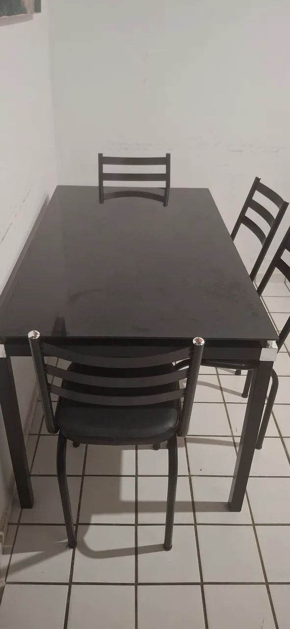 Vendo mesa de vidro com 5 cadeiras  - Foto 3