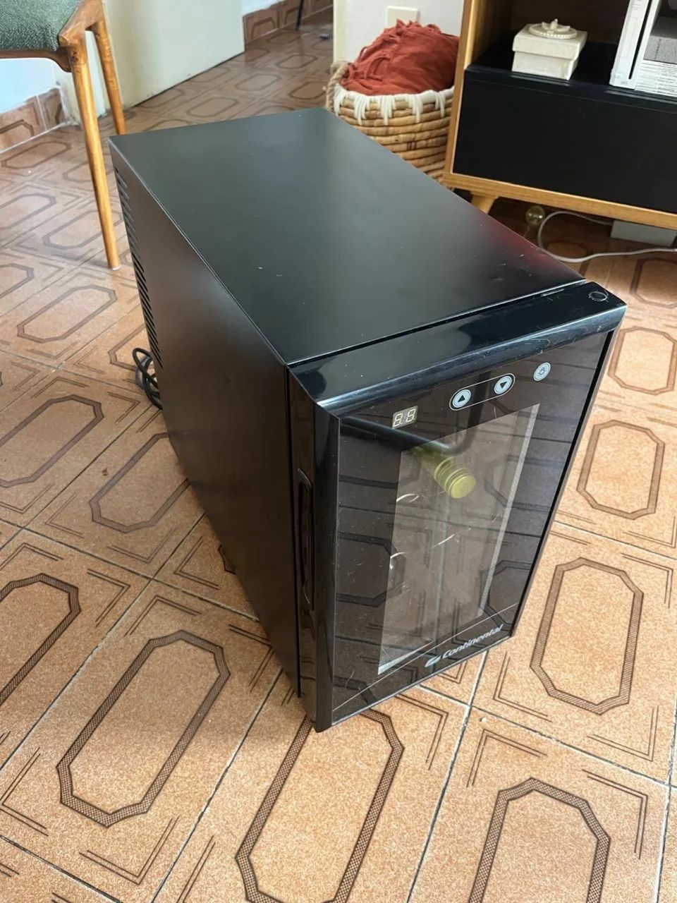 Adega Continental 8 garrafas 220v - Foto 3