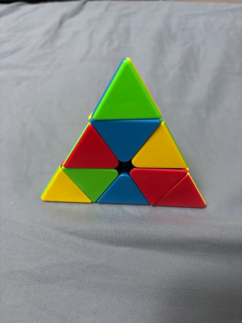 Cubo magico triangular