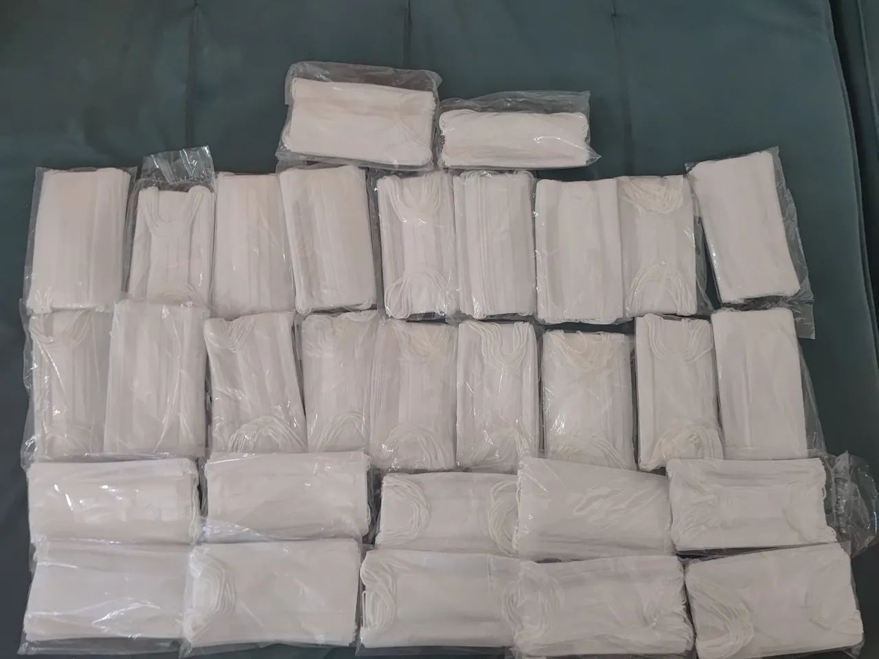 Lote com 300 Máscaras Descartáveis Brancas (30 Pacotes com 10 un) - Foto 2