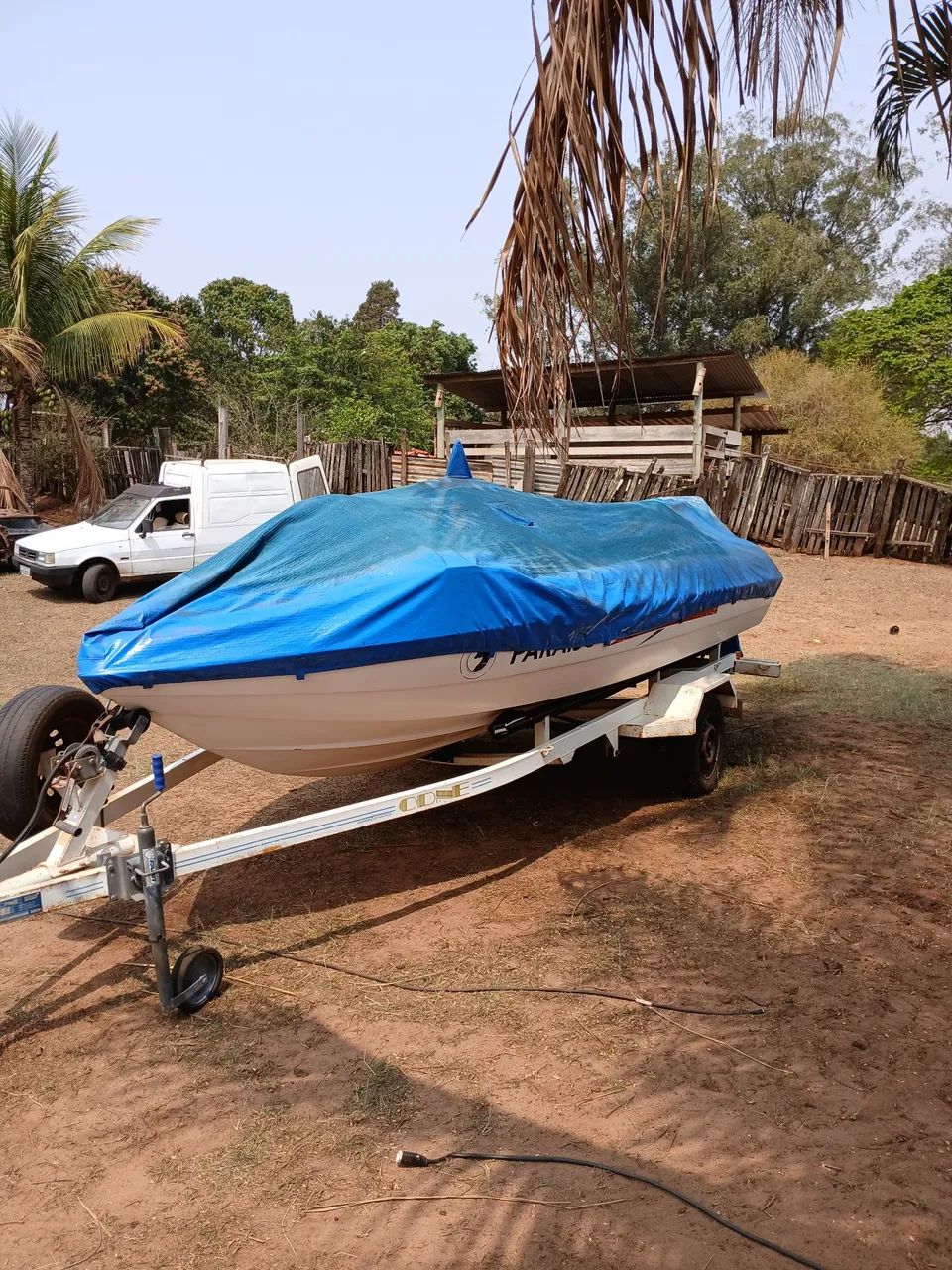 Lancha casco real ano 2000 