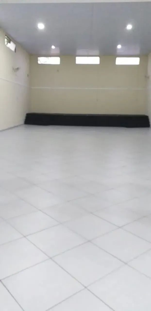 Alugo Salão para Fins Comerciais.