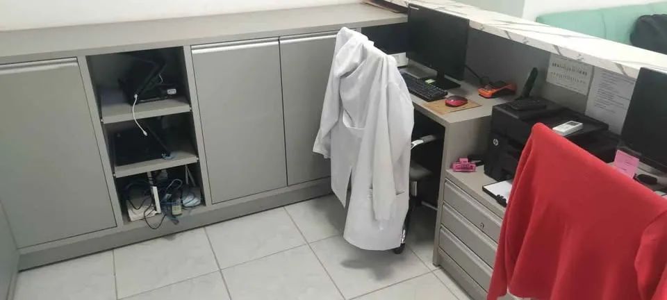 Balcão de Atendimento Semi novo, parcelo em até 12x no cartão.
