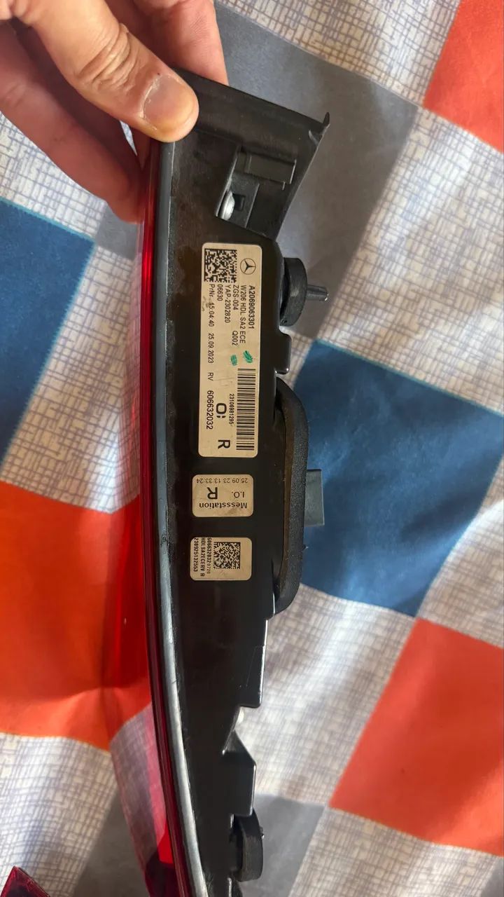 Par de lanternas Mercedes c200, c250 2023. Lado direito  - Foto 4