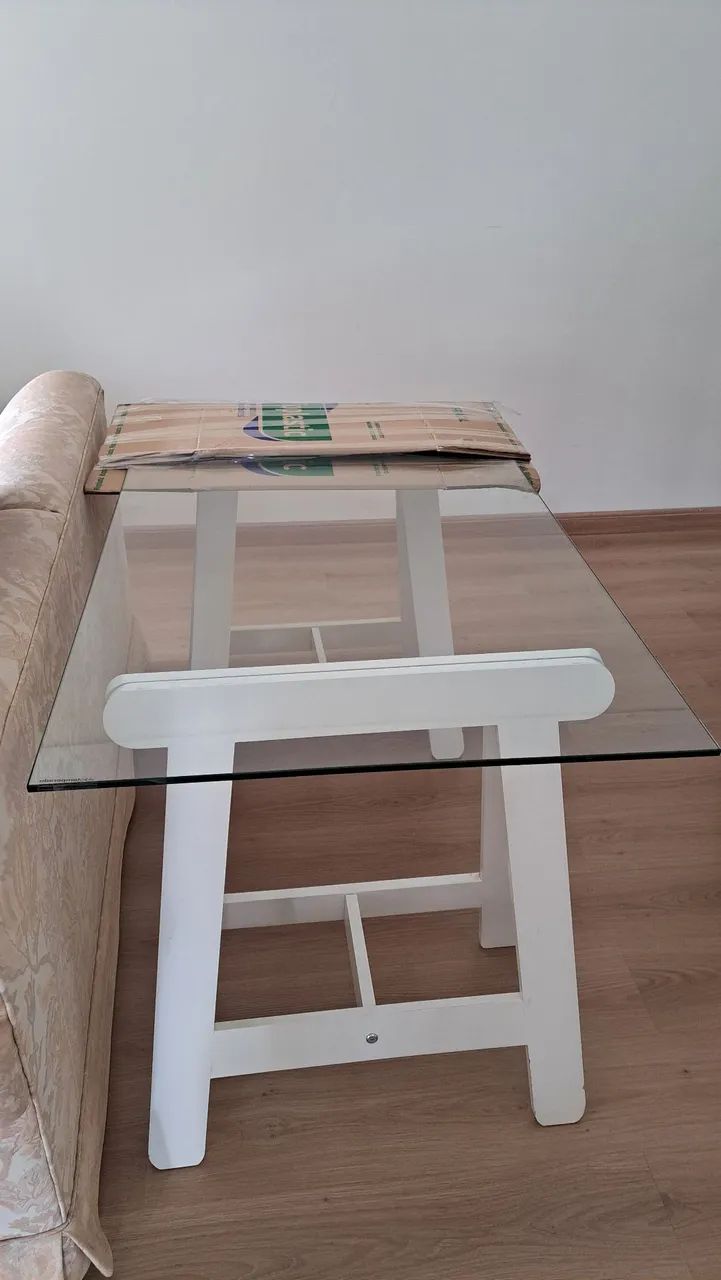 Mesa de vidro com cavaletes - Foto 2