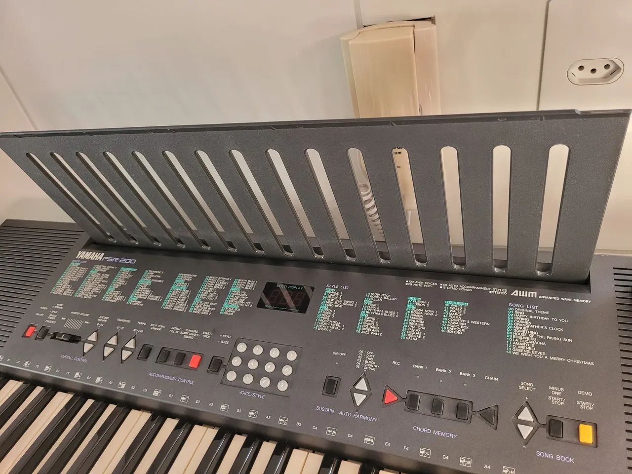 Teclado Yamaha PSR 200 61 Teclas - Foto 4