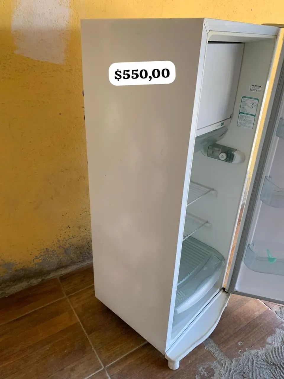 Geladeira Consul 220v simples porém funciona perfeitamente ( ENTREGO )  - Foto 4